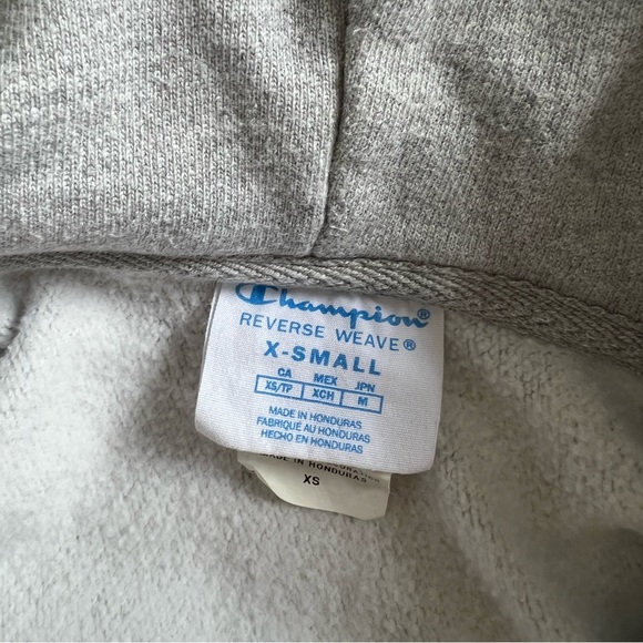 Champion Sweater - Picture 4 of 4